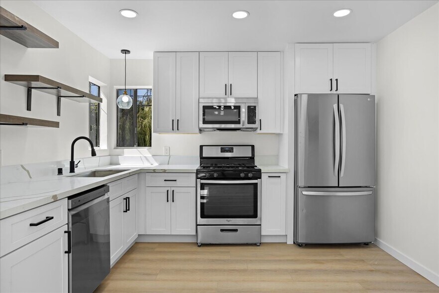 More Photos Of 2218 24th St, Santa Monica Apartments For Sale