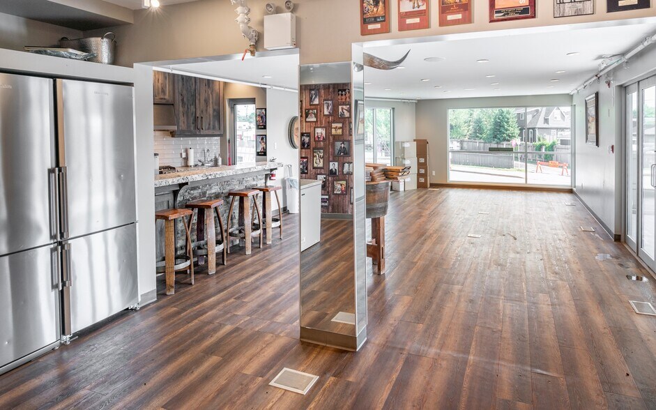 More Photos Of 1015 11 St SE, Calgary Storefront Retail Office For Lease