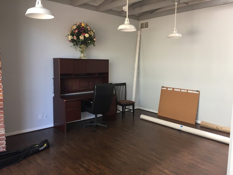 More Photos Of 414-416 W 4th St, Santa Ana Office For Sale