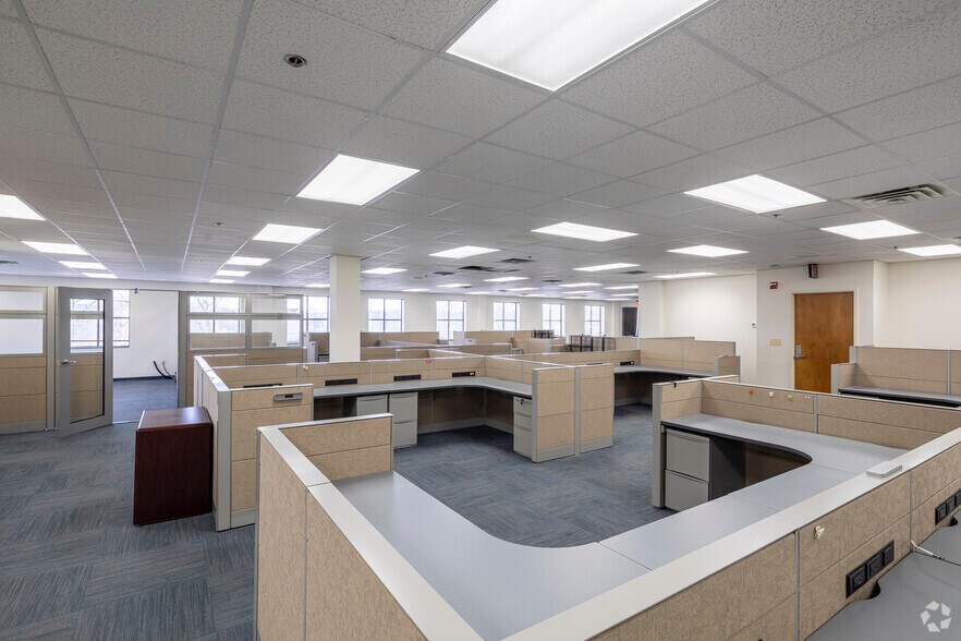 More Photos Of 8850 Richmond Hwy, Alexandria Office For Lease