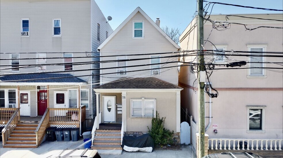 Primary Photo Of 71 Honiss St, Belleville Apartments For Sale