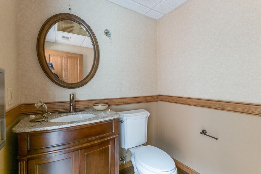 More Photos Of 1151 Bethel Rd, Columbus Medical For Lease