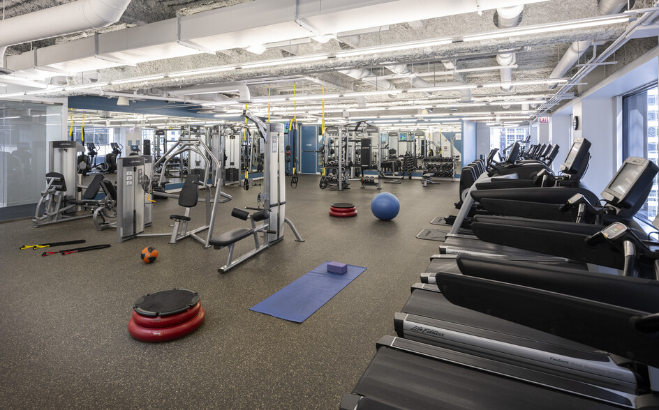 More Photos Of 230 W Monroe St, Chicago Office For Lease