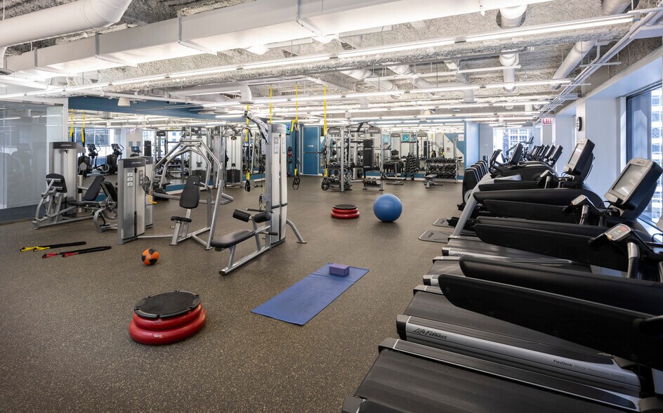 More Photos Of 230 W Monroe St, Chicago Office For Lease