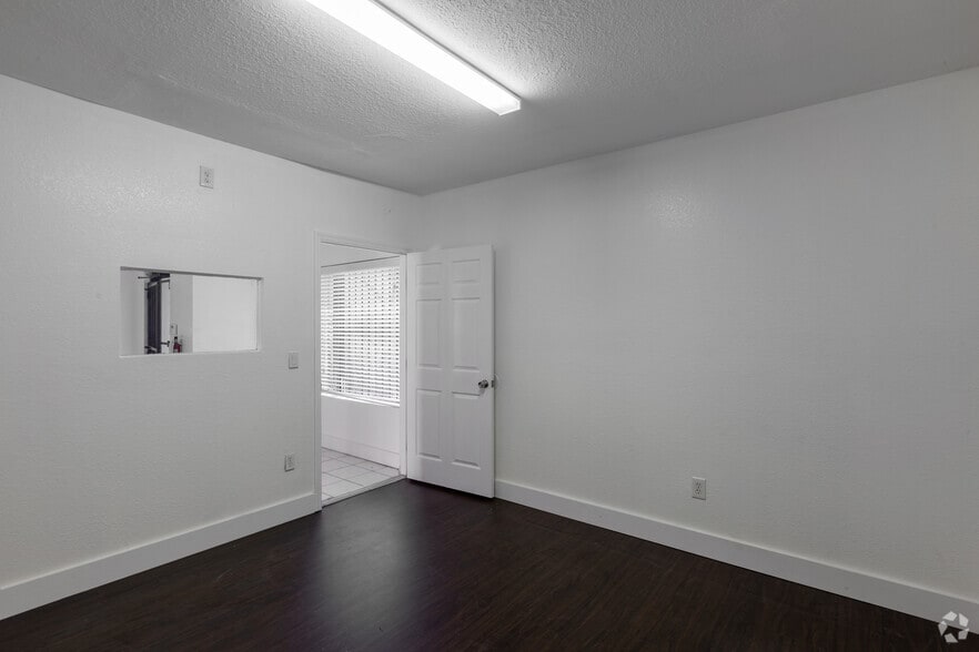 More Photos Of 3130 W 84th St, Hialeah Warehouse For Lease