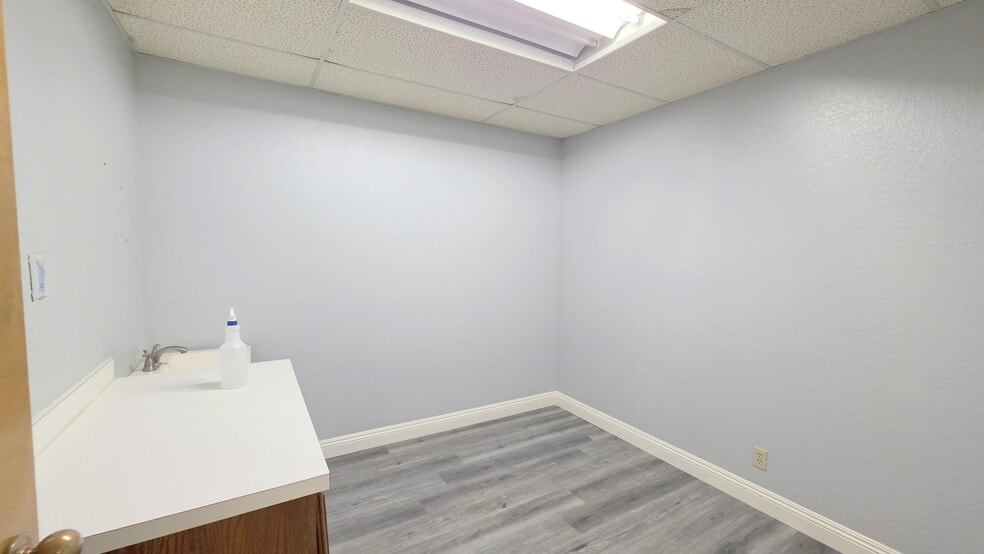 More Photos Of 647 E E St, Ontario Medical For Lease