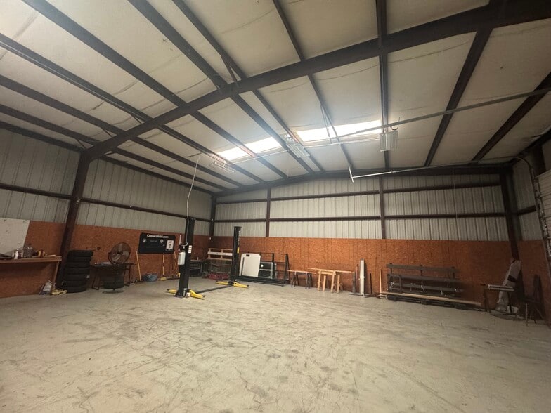 More Photos Of 300 W Broadway St, Prosper Warehouse For Lease