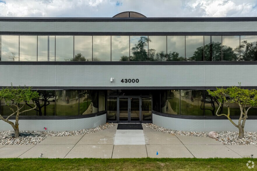 More Photos Of 43000 W 9 Mile Rd, Novi Warehouse For Lease