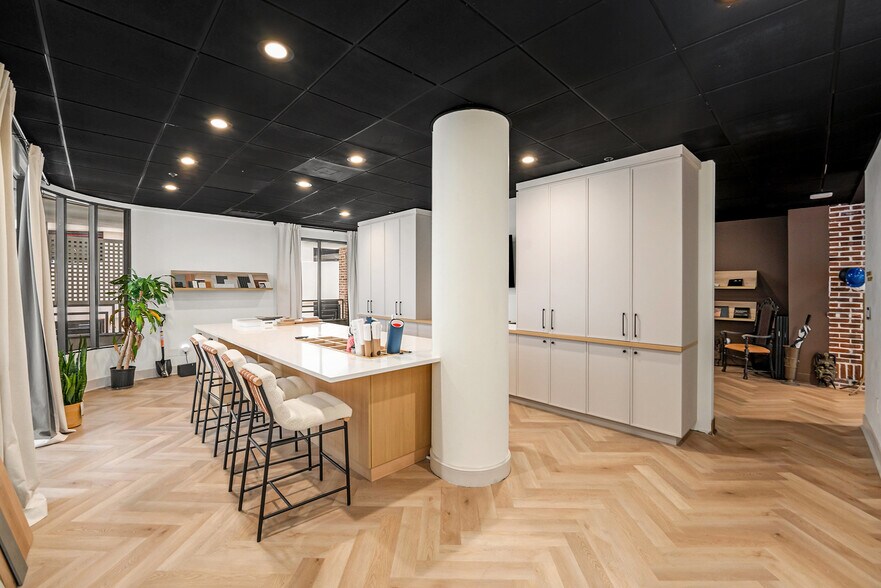 More Photos Of 240 1st Ave S, Saint Petersburg Loft Creative Space For Sale