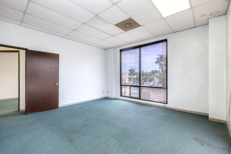 More Photos Of 5959 Mission Gorge Rd, San Diego Office For Sale