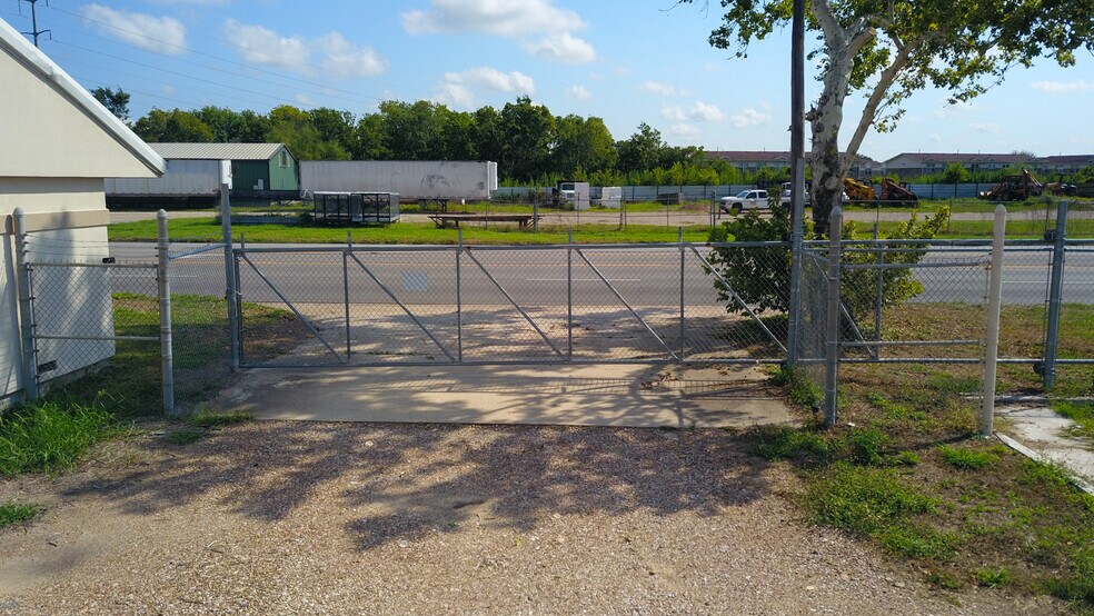 More Photos Of 2203 Port Lavaca Dr, Victoria Industrial For Sale