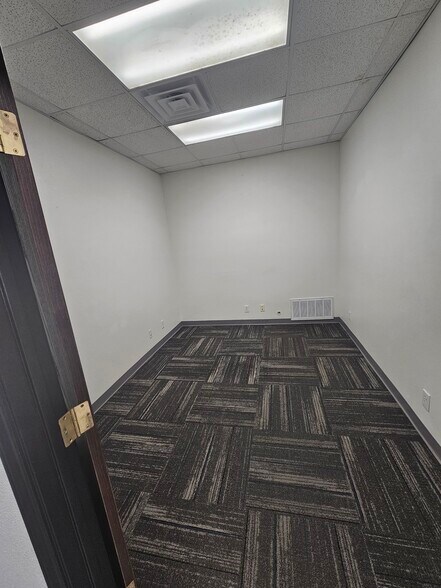 More Photos Of 2719 E Elms Rd, Killeen Warehouse For Lease