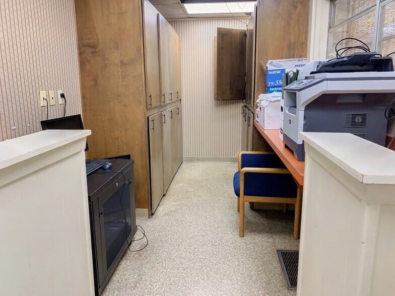More Photos Of 1206 W Interstate 20, Monahans Office For Sale
