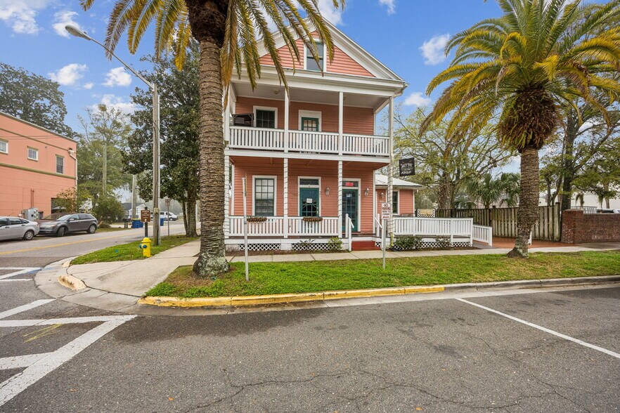 More Photos Of 218 Ash St, Fernandina Beach Freestanding For Sale