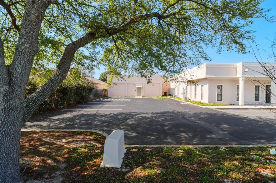 Primary Photo Of 185 Stahlman Ave, Destin Warehouse For Sale