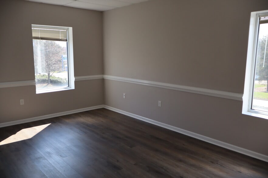 More Photos Of 7302 Cessna Dr, Greensboro Warehouse For Lease