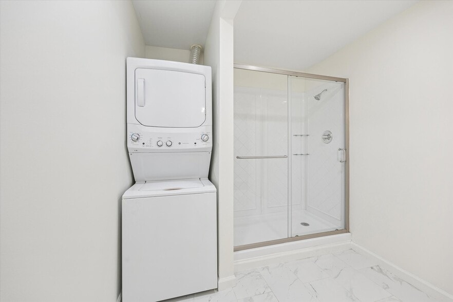 More Photos Of 1011 W 10th St, Houston Apartments For Sale