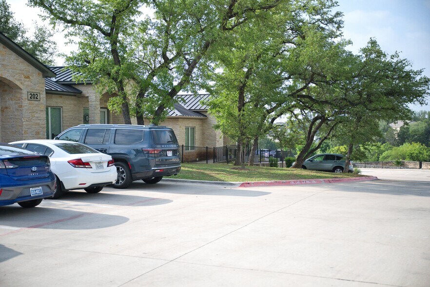More Photos Of 3000 Polar Ln, Cedar Park Office For Lease