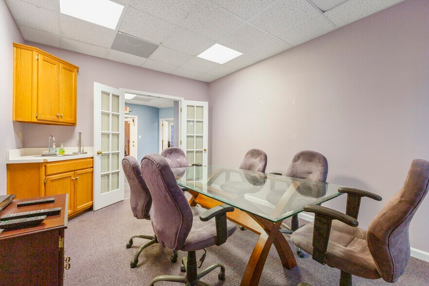 More Photos Of 3044 Breckenridge Ln, Louisville Office Residential For Sale