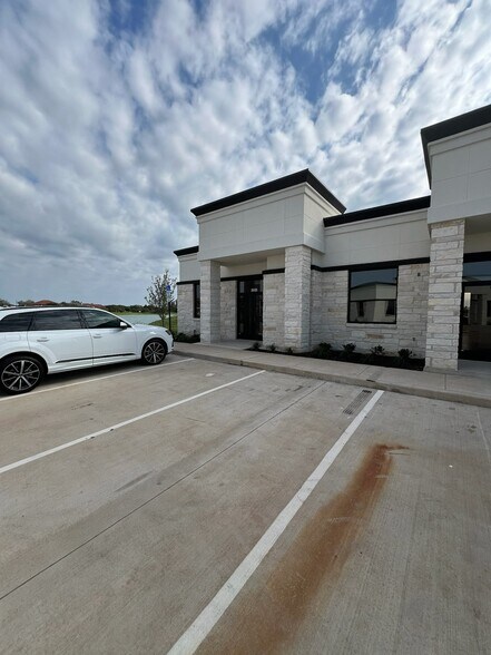 More Photos Of 5501 Cabrera Dr, Sugar Land Unknown For Lease