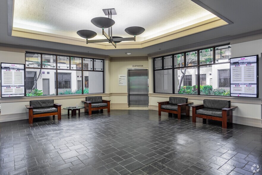 More Photos Of 3200 Bailey Ln, Naples Office For Lease