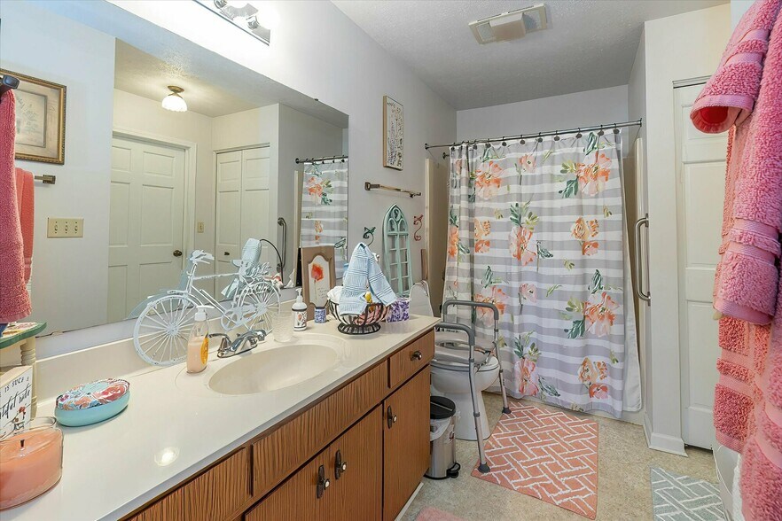 More Photos Of 714 College Dr, Anderson Apartments For Sale