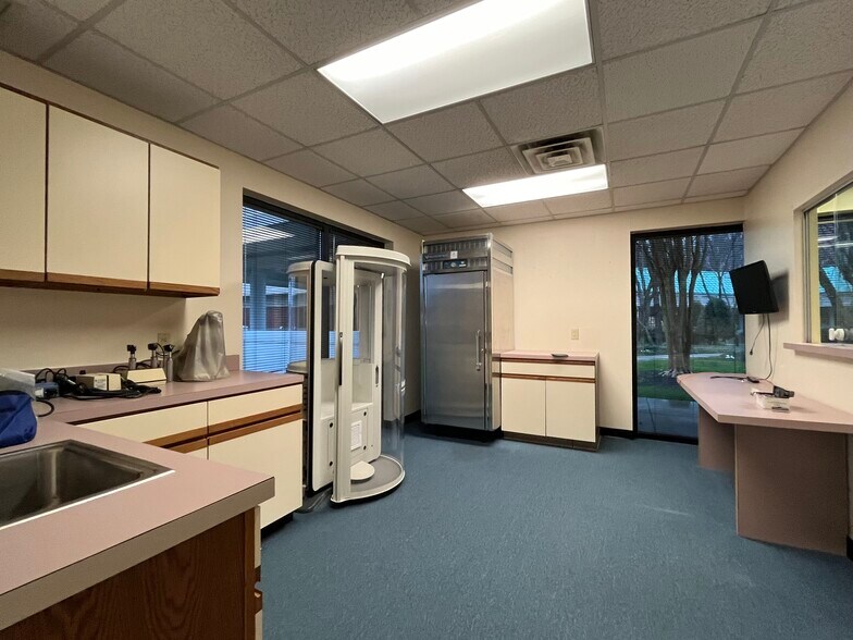 More Photos Of 11835 Fishing Point Dr, Newport News Office Residential For Lease