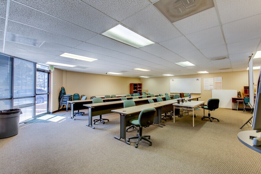 More Photos Of 7399 S Tucson Way, Centennial Flex For Lease