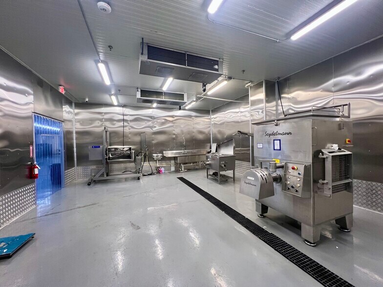 More Photos Of 6701 Tres Lagunas Dr, Houston Light Manufacturing For Sale