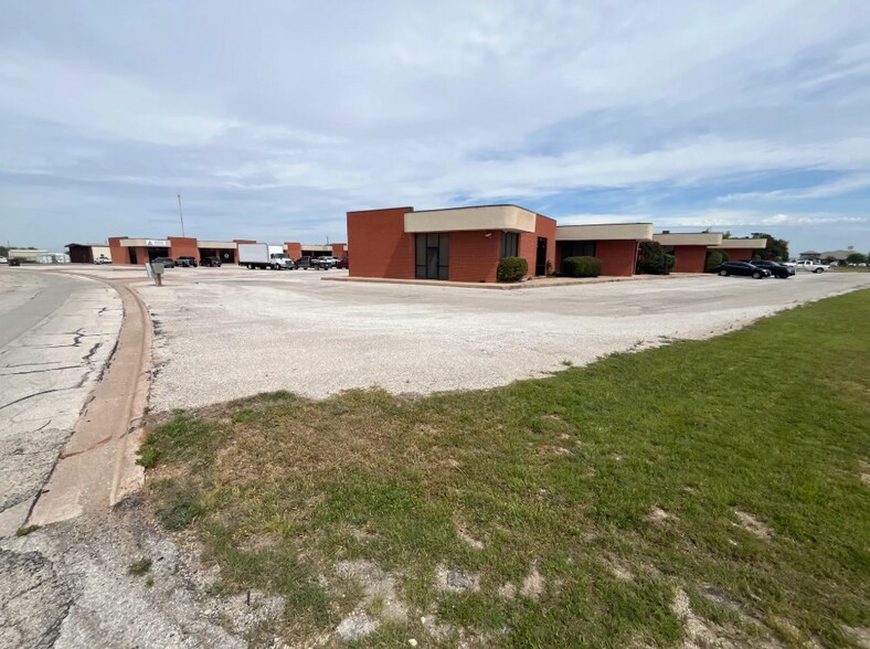 More Photos Of 162 Caddo Dr, Abilene Flex For Lease
