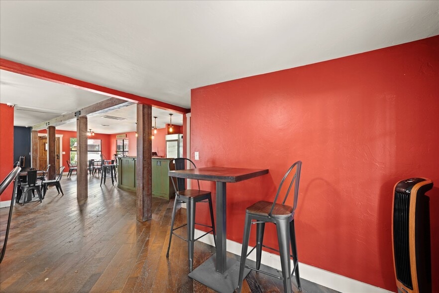 More Photos Of 629 W Main St, Yukon General Retail For Lease