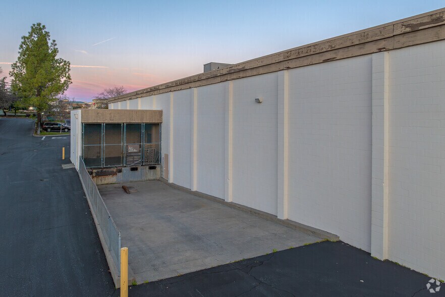 More Photos Of 2805 Bell Rd, Auburn Freestanding For Lease