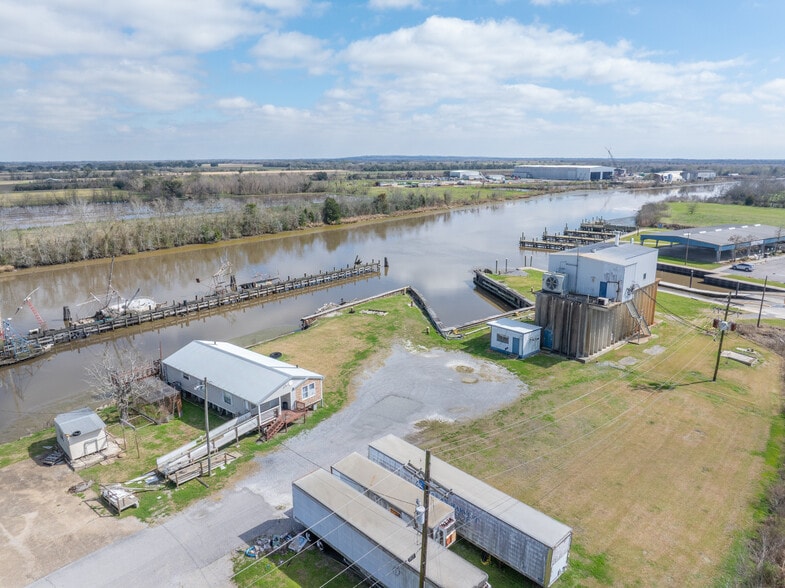 More Photos Of 605 Wilfred Landry St, Delcambre Warehouse For Sale