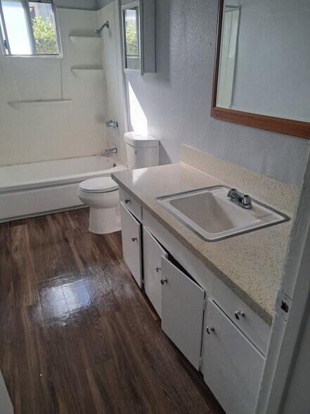 More Photos Of 1935 W Linden St, Riverside Apartments For Sale
