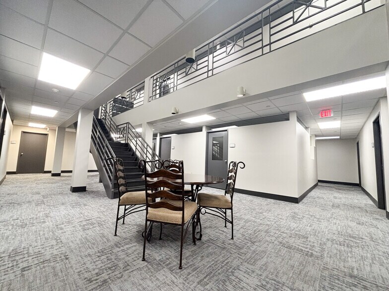 More Photos Of 3171 E Sunshine St, Springfield Office Residential For Lease