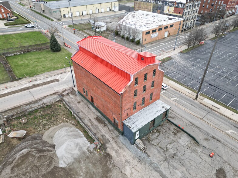 More Photos Of 160 N Main St, Mansfield Warehouse For Lease