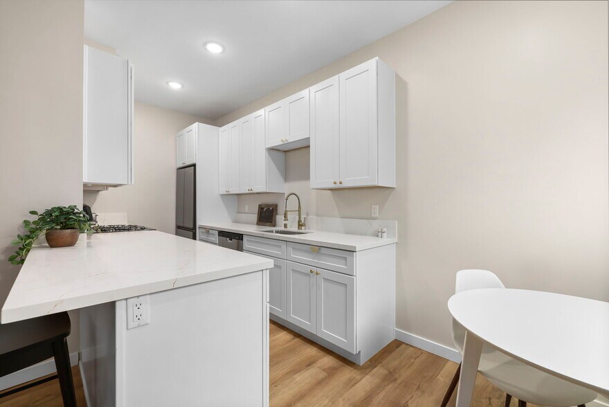 More Photos Of 1827 E 4th St, Long Beach Apartments For Sale