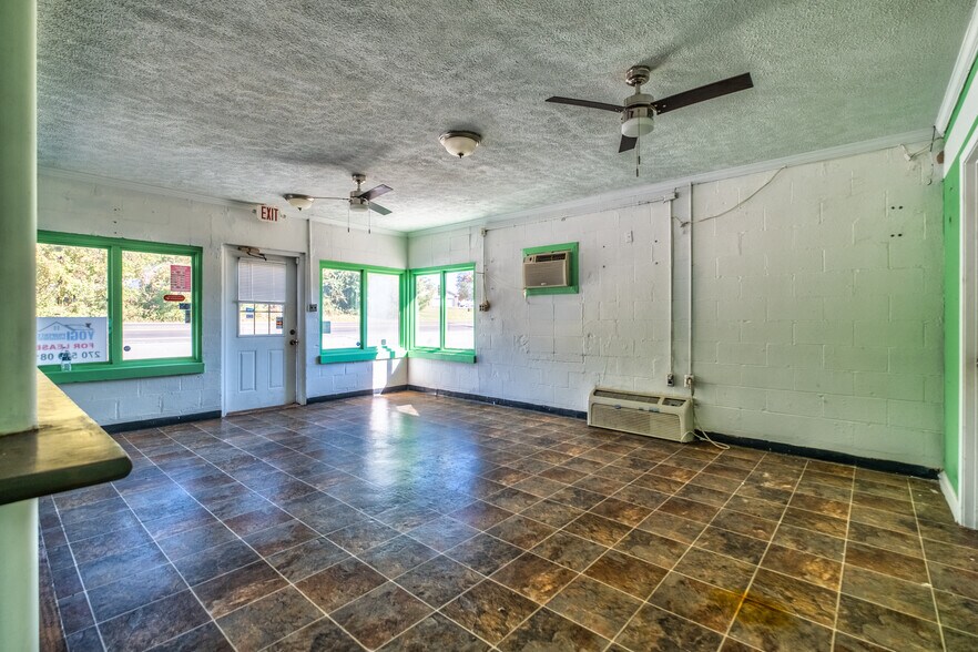 More Photos Of 561-563 McLean Ave, Hopkinsville Freestanding For Sale