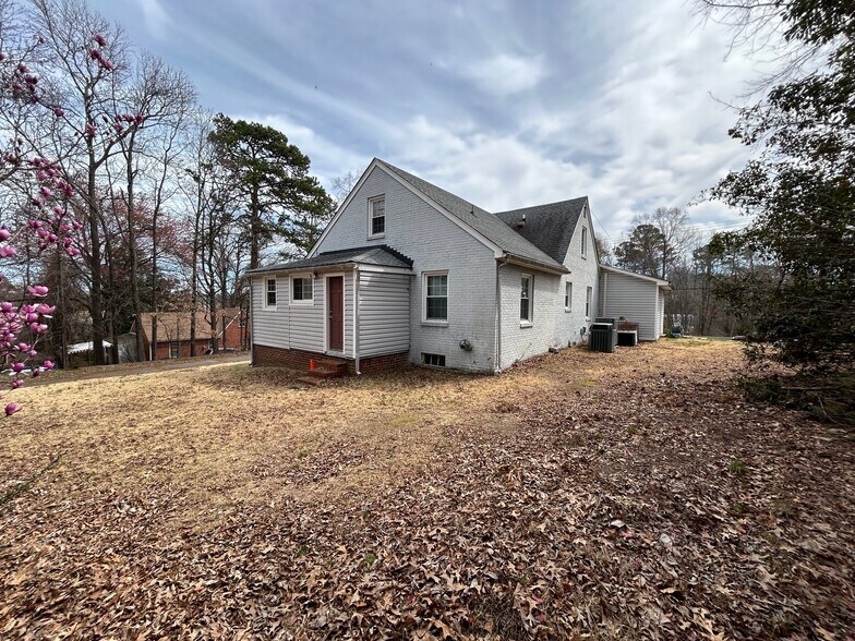 More Photos Of 7608 Hull Street Rd, Richmond Office For Sale