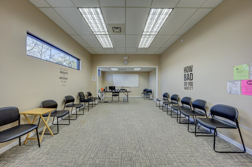 More Photos Of 5335 Peters Creek Rd, Roanoke Office For Sale