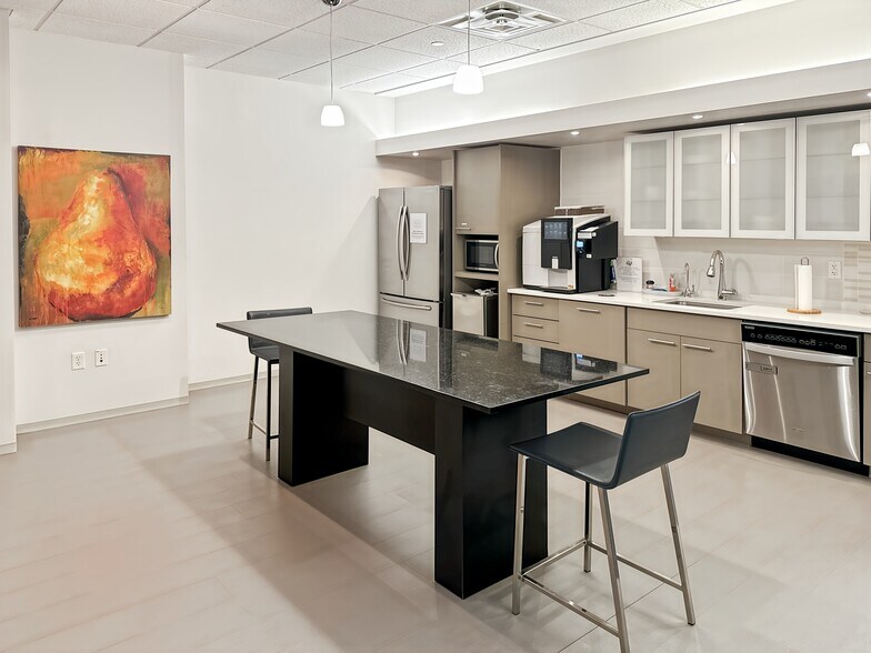 More Photos Of 3900 Westerre Pky, Richmond Coworking Space
