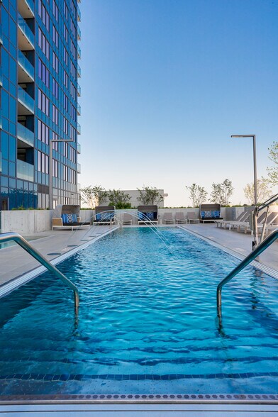 More Photos Of 1140 N Wells St, Chicago Apartments For Lease