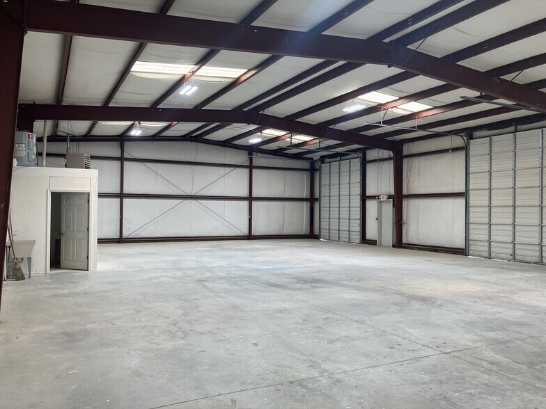 More Photos Of 51 Pearl Industrial Ave, Hoschton Warehouse For Lease