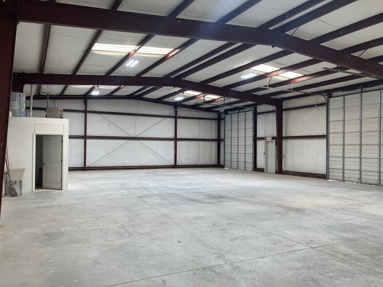More Photos Of 61 Pearl Industrial Ave, Hoschton Warehouse For Lease