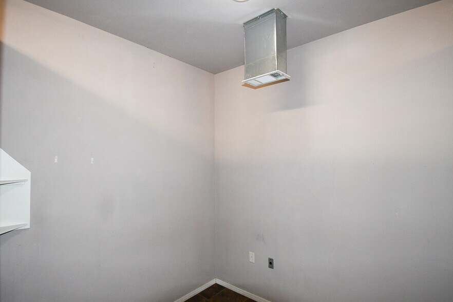 More Photos Of 455 W Ruth Ave, Sallisaw Office For Sale