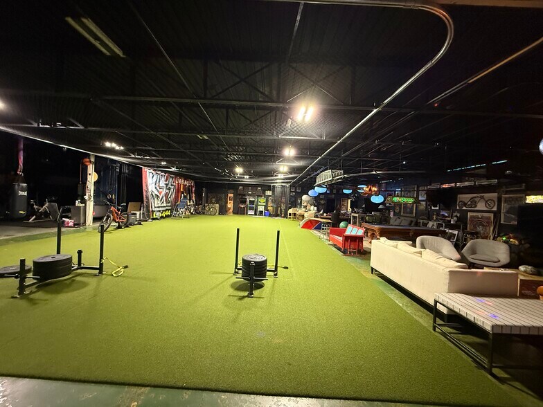 More Photos Of 3029 3rd Ave S, Birmingham Showroom For Lease