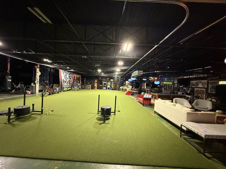 More Photos Of 3029 3rd Ave S, Birmingham Showroom For Sale