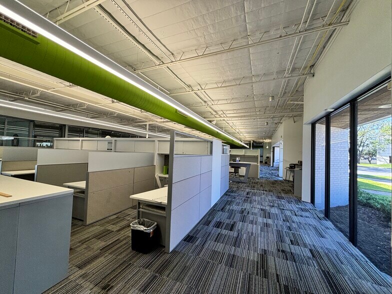 More Photos Of 6801 Portwest Dr, Houston Flex For Lease