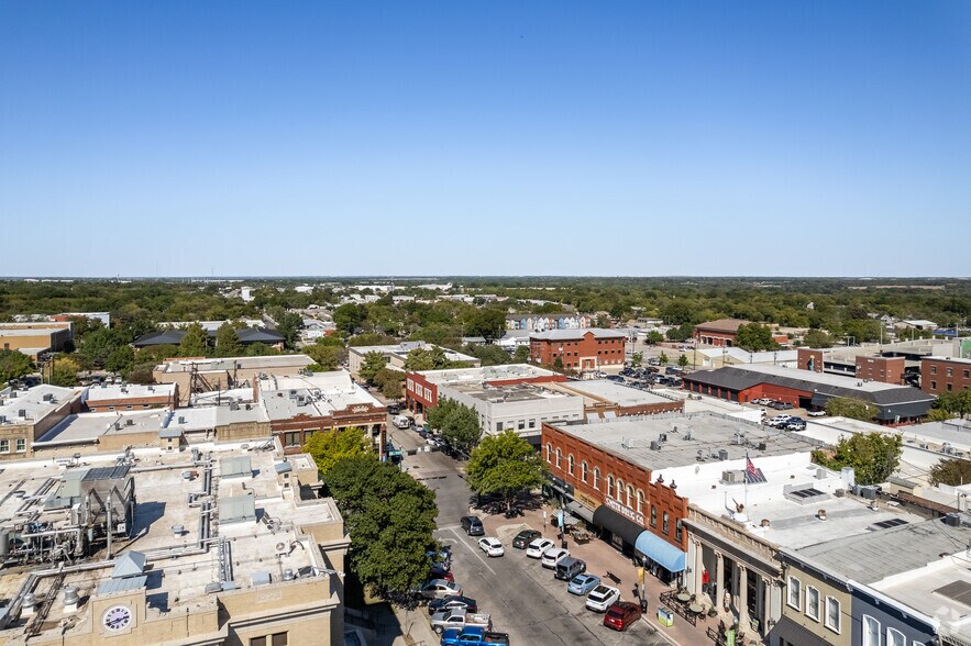 More Photos Of 210 N Tennessee St, McKinney Loft Creative Space For Lease