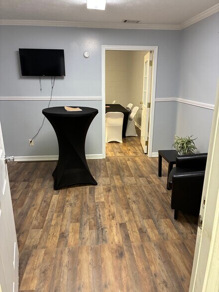 More Photos Of 737 Main St, Stone Mountain Office For Lease